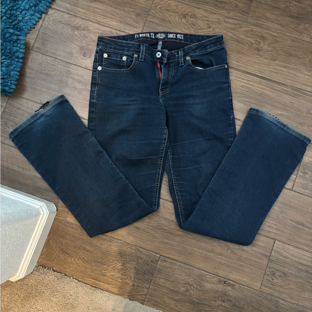 Slightly used. Good quality relaxed fit jeans